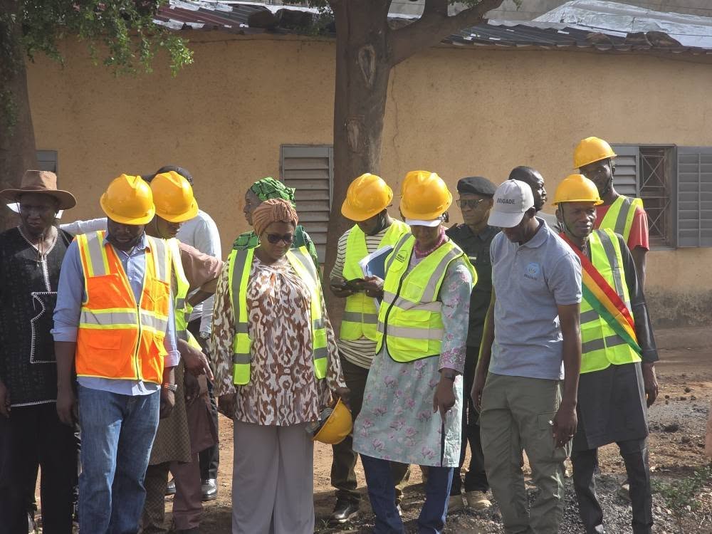 Supervision des travaux de curage des collecteurs et caniveaux dans le District de Bamako.